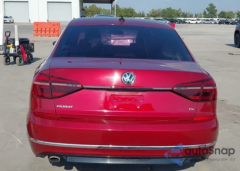 2017 Volkswagen Passat 1.8T R-Line z USA, uszkodzony, nr VIN 1VWDT7A33HC046987